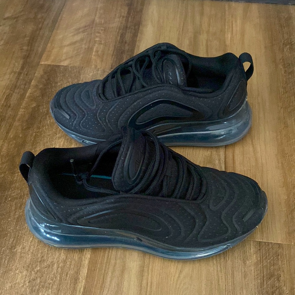 Nike Air Max 720 women’s size 7